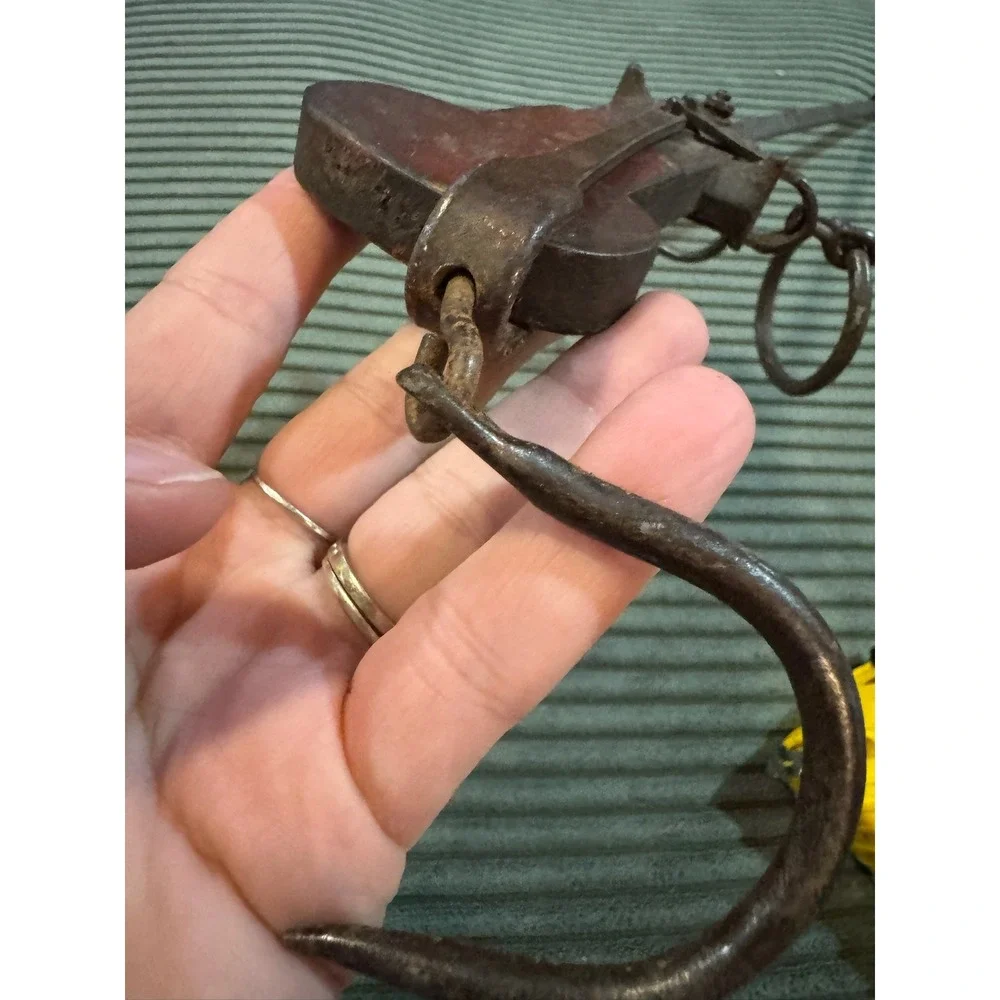 Antique Cast Iron‎ Metal Balance Scale with Hook and Weight